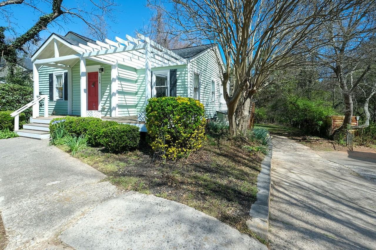 134 Westover Dr - Photo 2 of 33