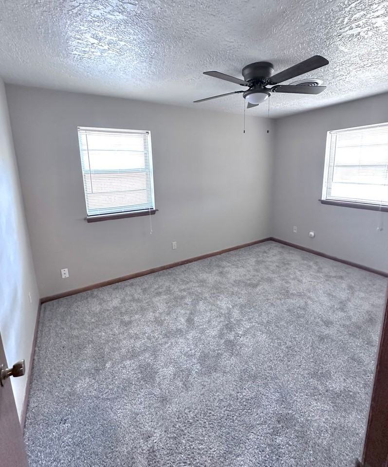 401 Mimosa Dr - Photo 6 of 15