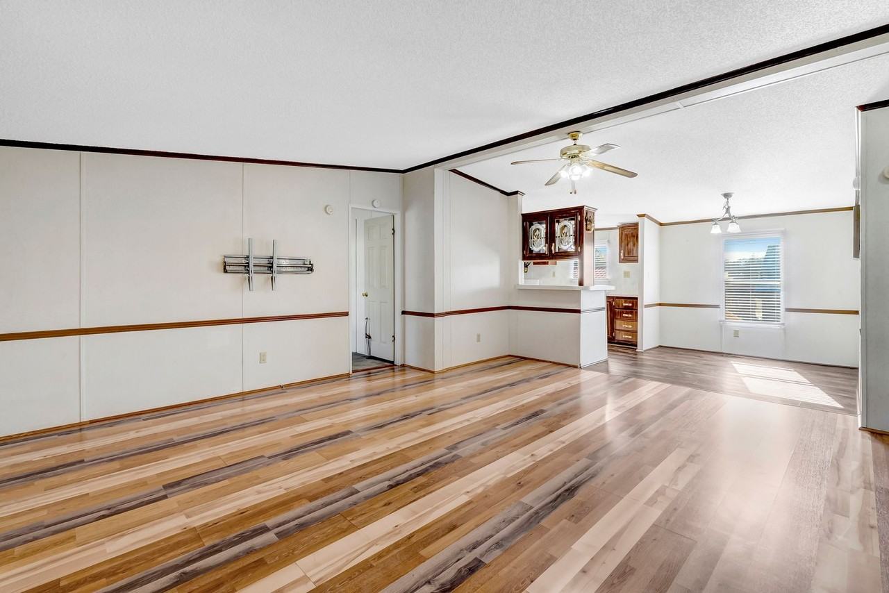 115 Stallion Alley Ln - Photo 6 of 38