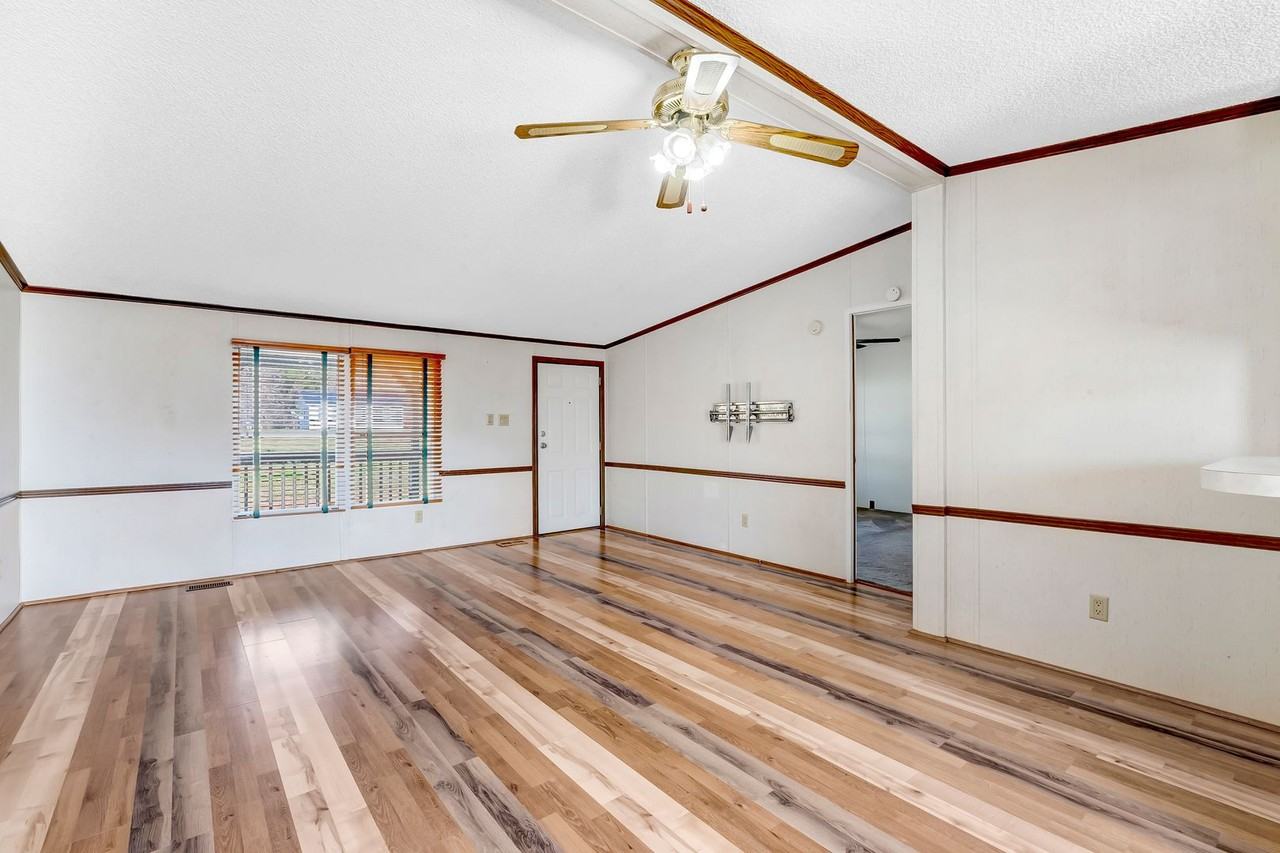 115 Stallion Alley Ln - Photo 7 of 38