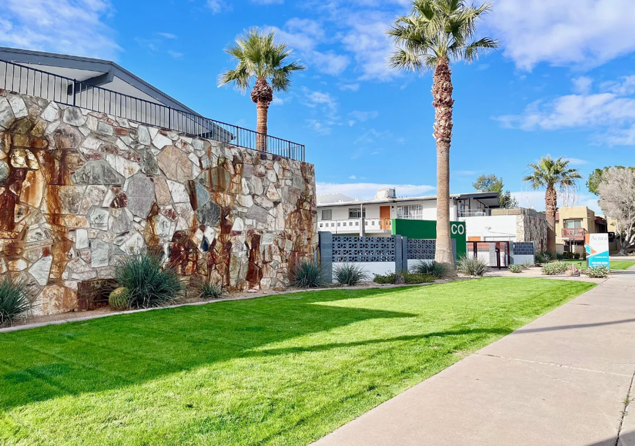 The Cosmo Apartments - Photo 5 of 9