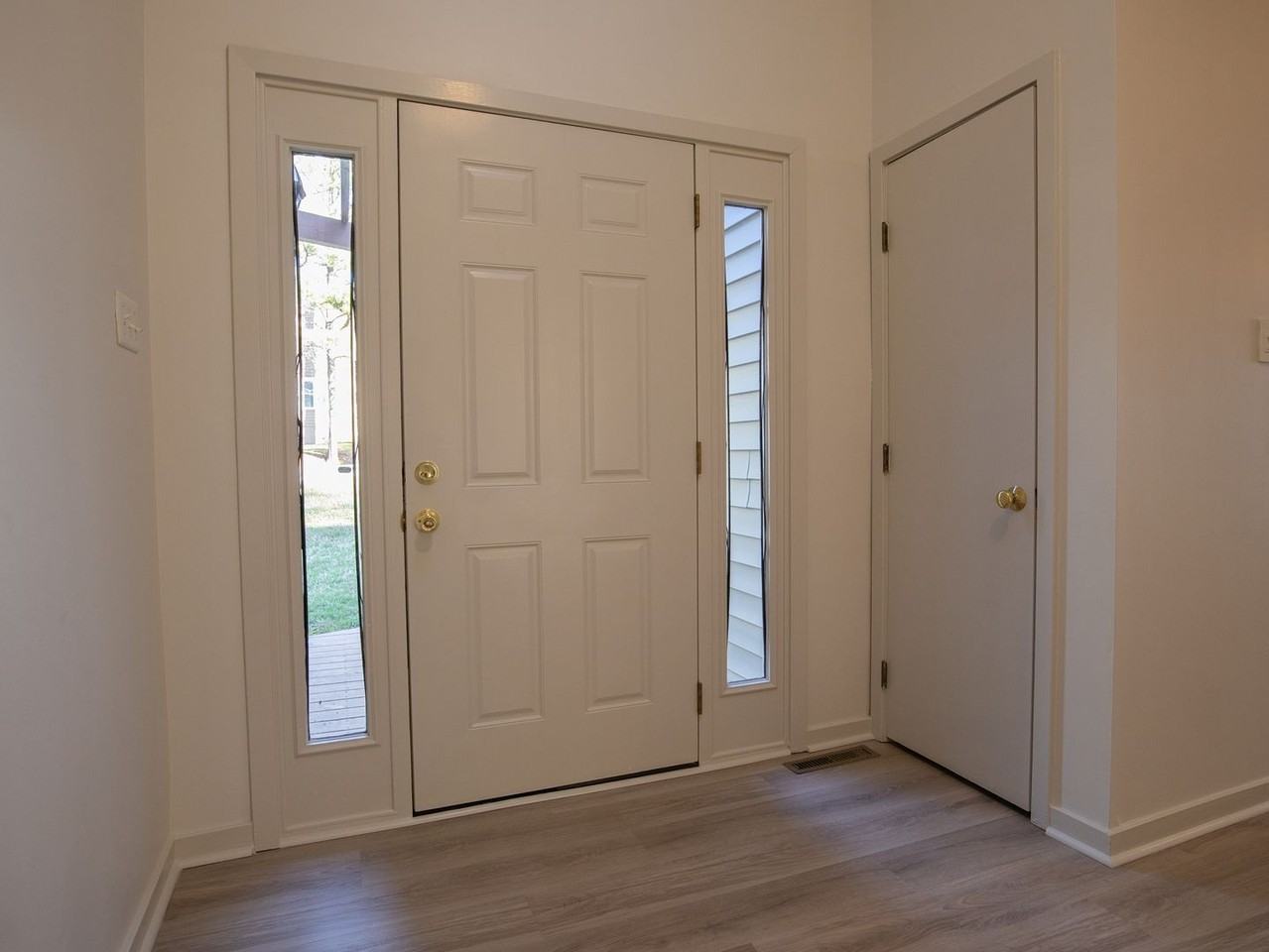 1037 Mansfield Crossing Rd - Photo 3 of 33