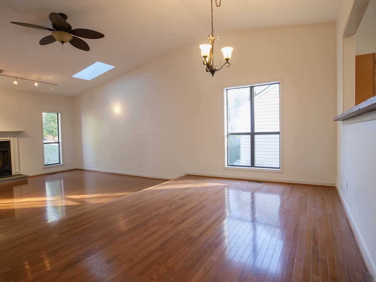 1037 Mansfield Crossing Rd - Photo 5 of 33