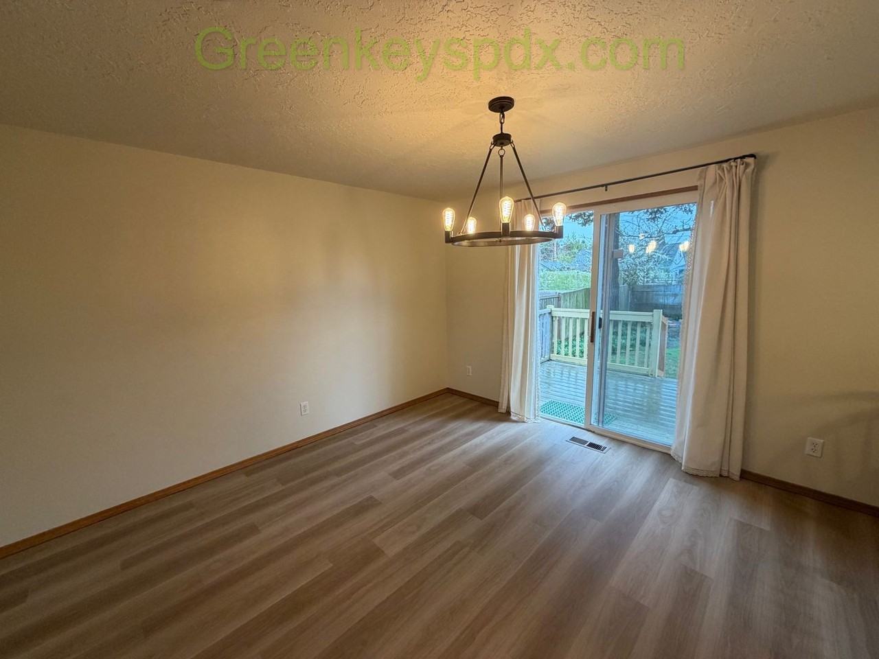 9553 N Syracuse St - Photo 5 of 41