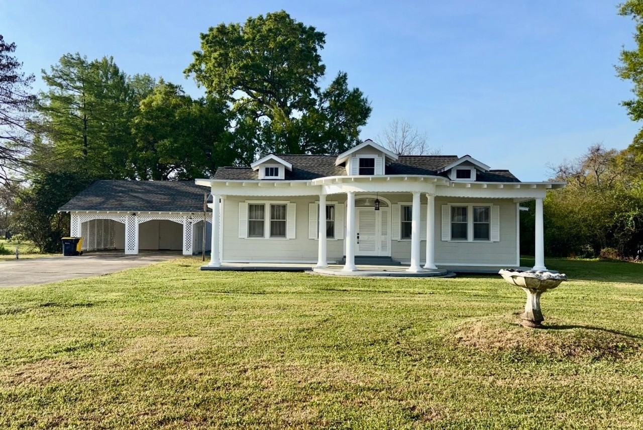 208 Saint Anne St - Photo 2 of 23