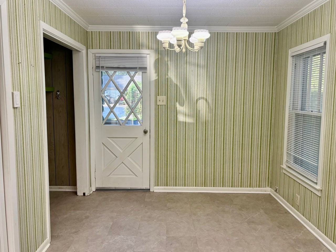 208 Saint Anne St - Photo 7 of 23