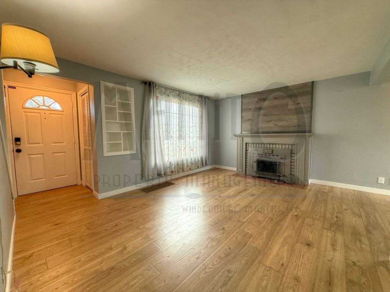 2822 W Sanson Ave - Photo 2 of 24