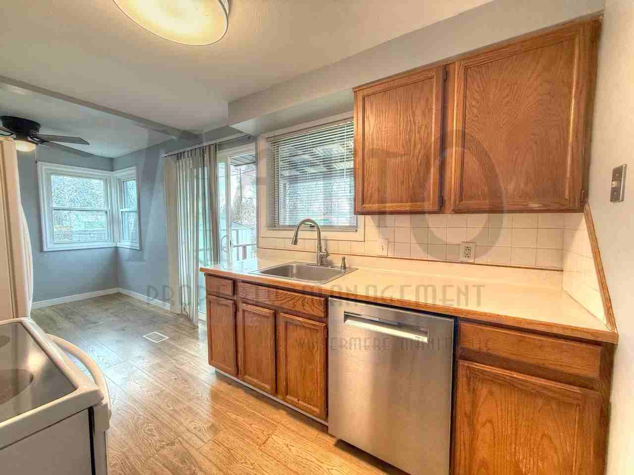 2822 W Sanson Ave - Photo 5 of 24