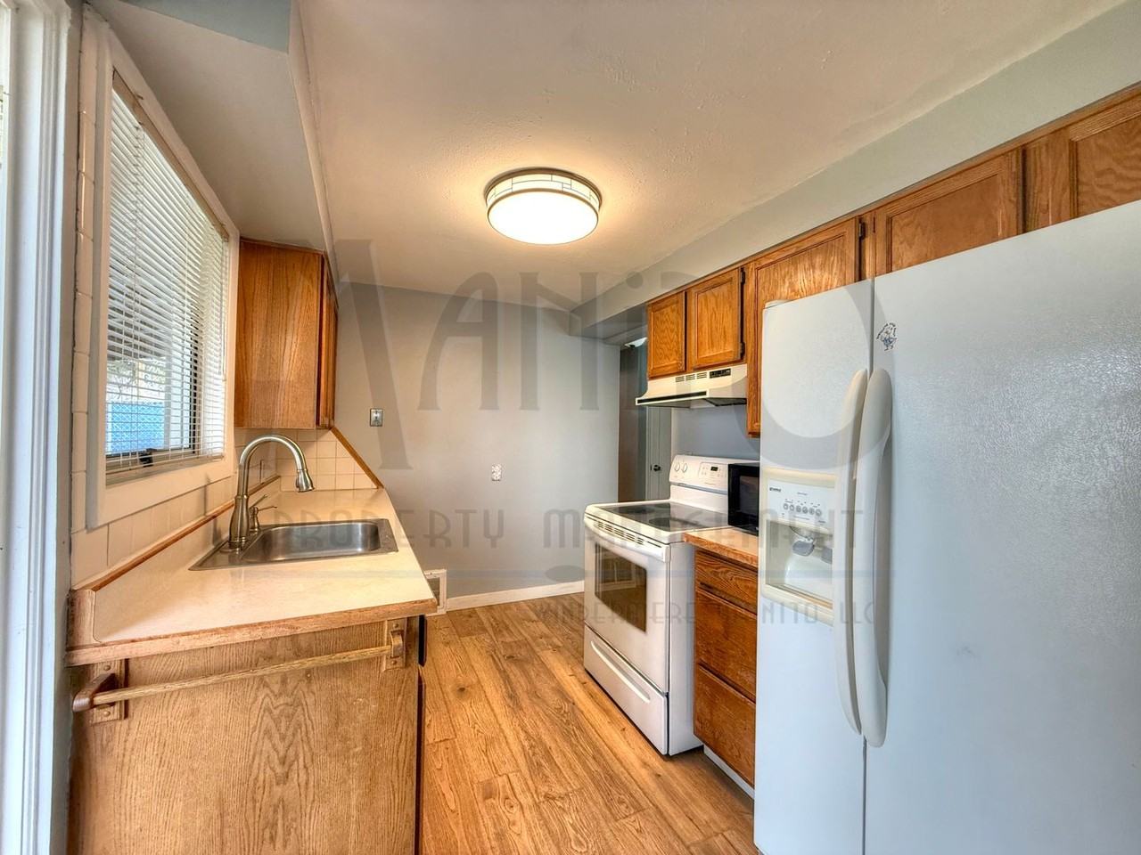 2822 W Sanson Ave - Photo 7 of 24