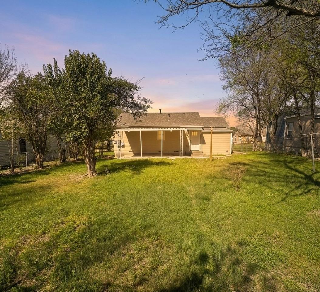 1717 S 7th St - Photo 2 of 10