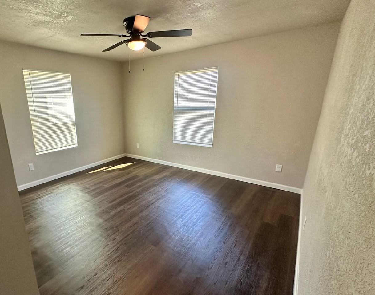 1717 S 7th St - Photo 3 of 10