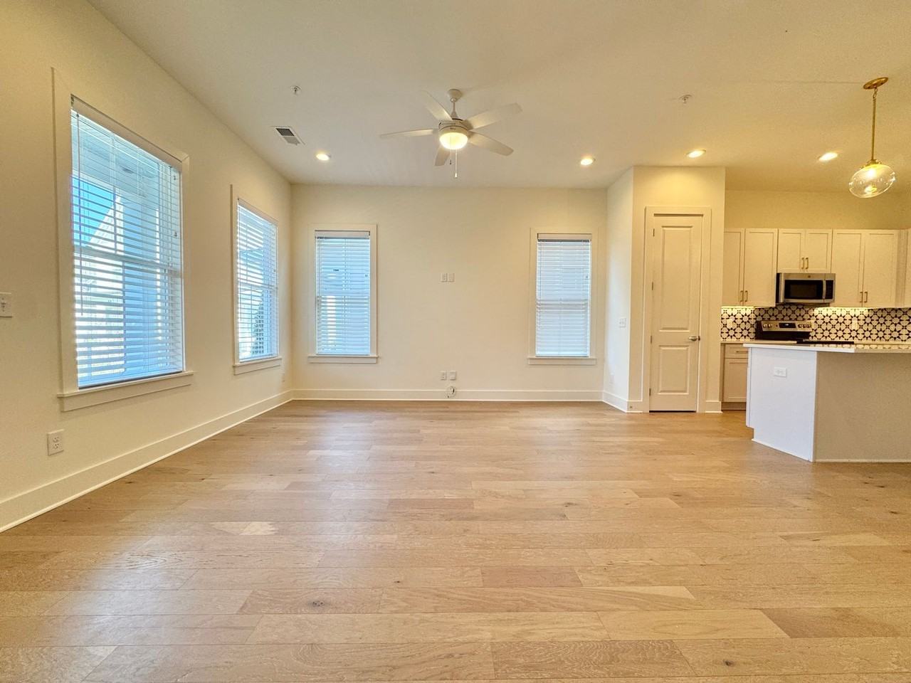 450 Herringbone Ct - Photo 5 of 34