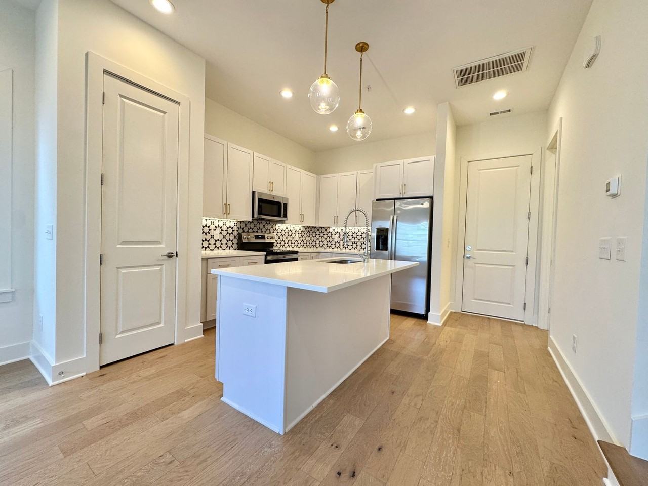 450 Herringbone Ct - Photo 7 of 34