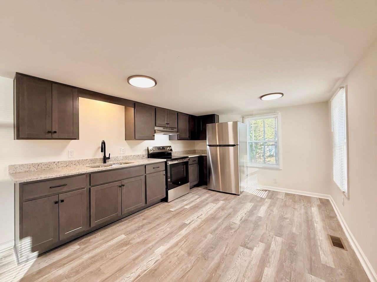 35 Easy St - Photo 2 of 12