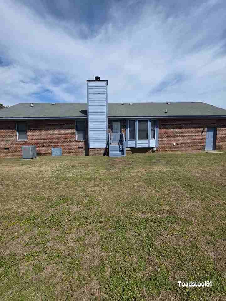 513 Roundtree Dr - Photo 2 of 17