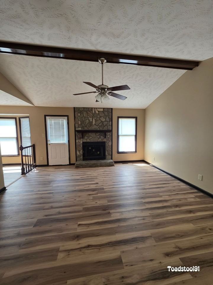 513 Roundtree Dr - Photo 4 of 17