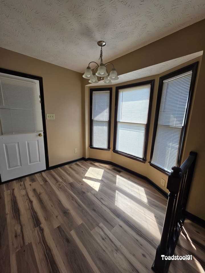 513 Roundtree Dr - Photo 5 of 17