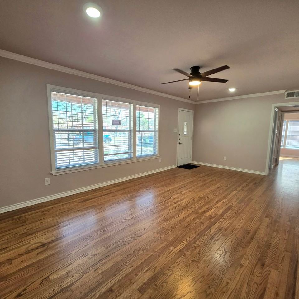 226 Antrim Dr - Photo 5 of 35