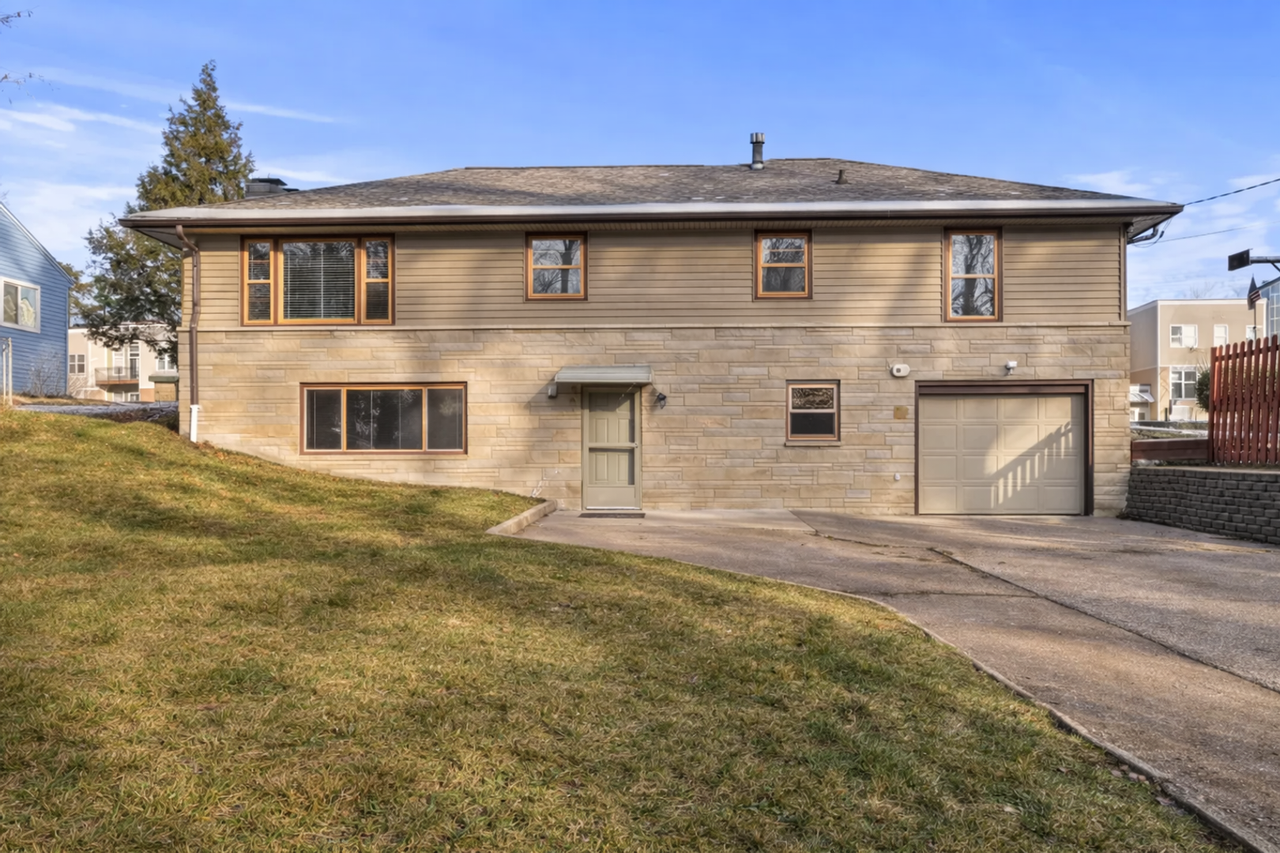 2540 E Eastgate Ln - Photo 2 of 16