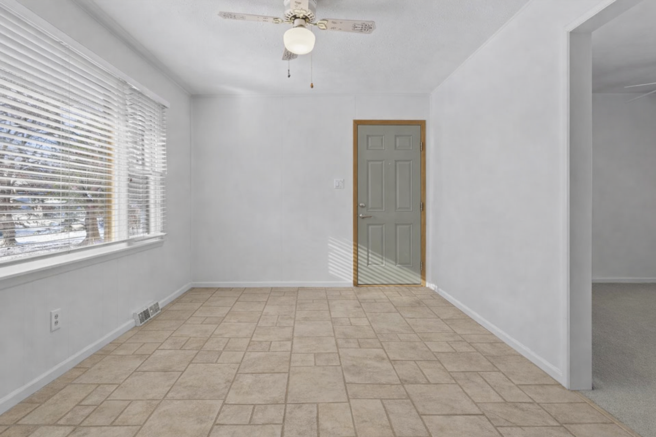 2540 E Eastgate Ln - Photo 7 of 16