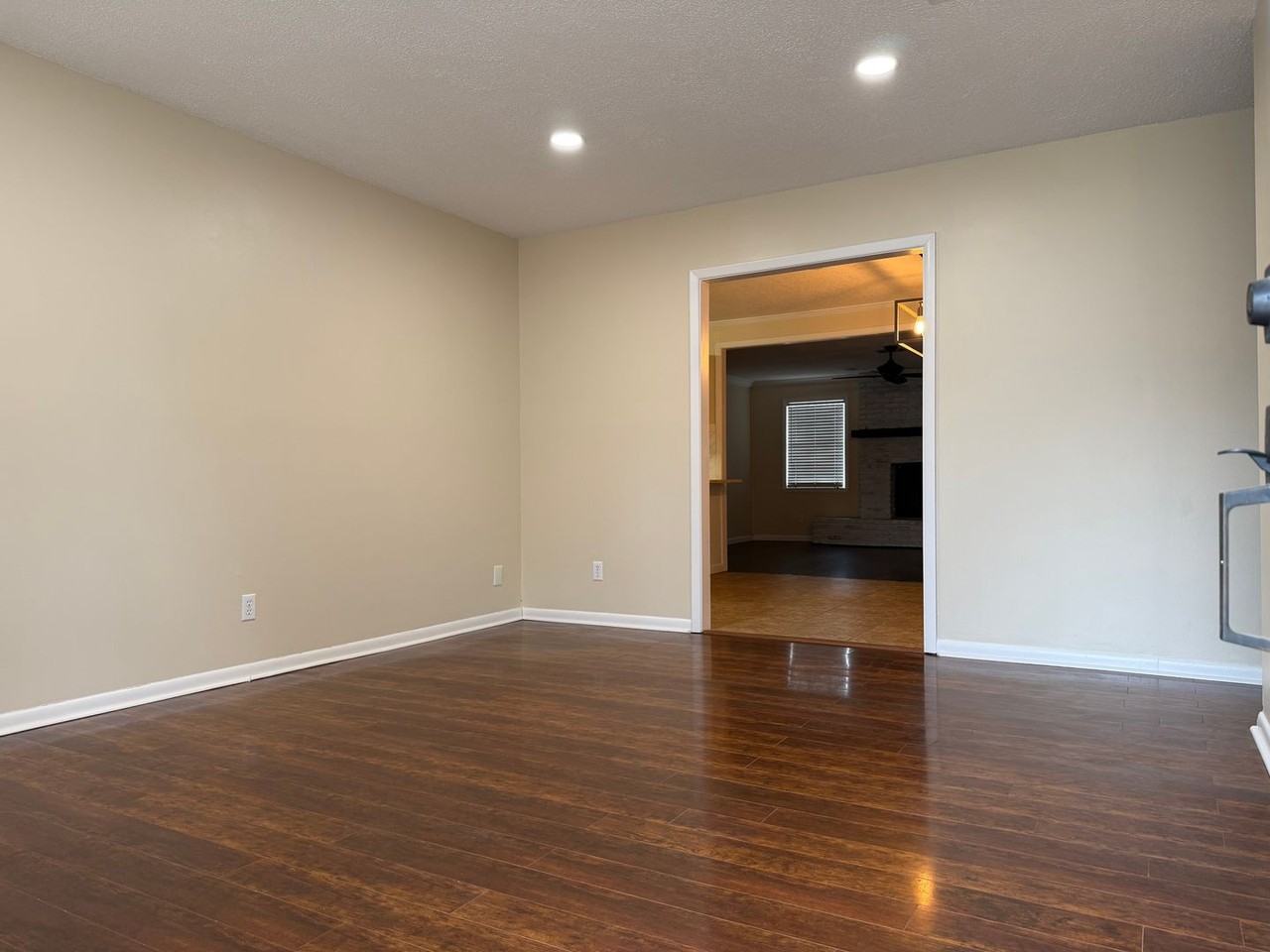 8606 Holiday Dr - Photo 2 of 24