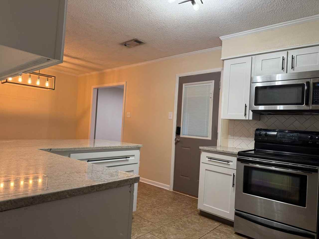 8606 Holiday Dr - Photo 6 of 24