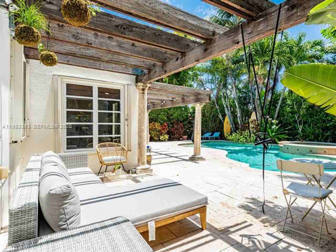 8927 Hawthorne Ave - Photo 2 of 40