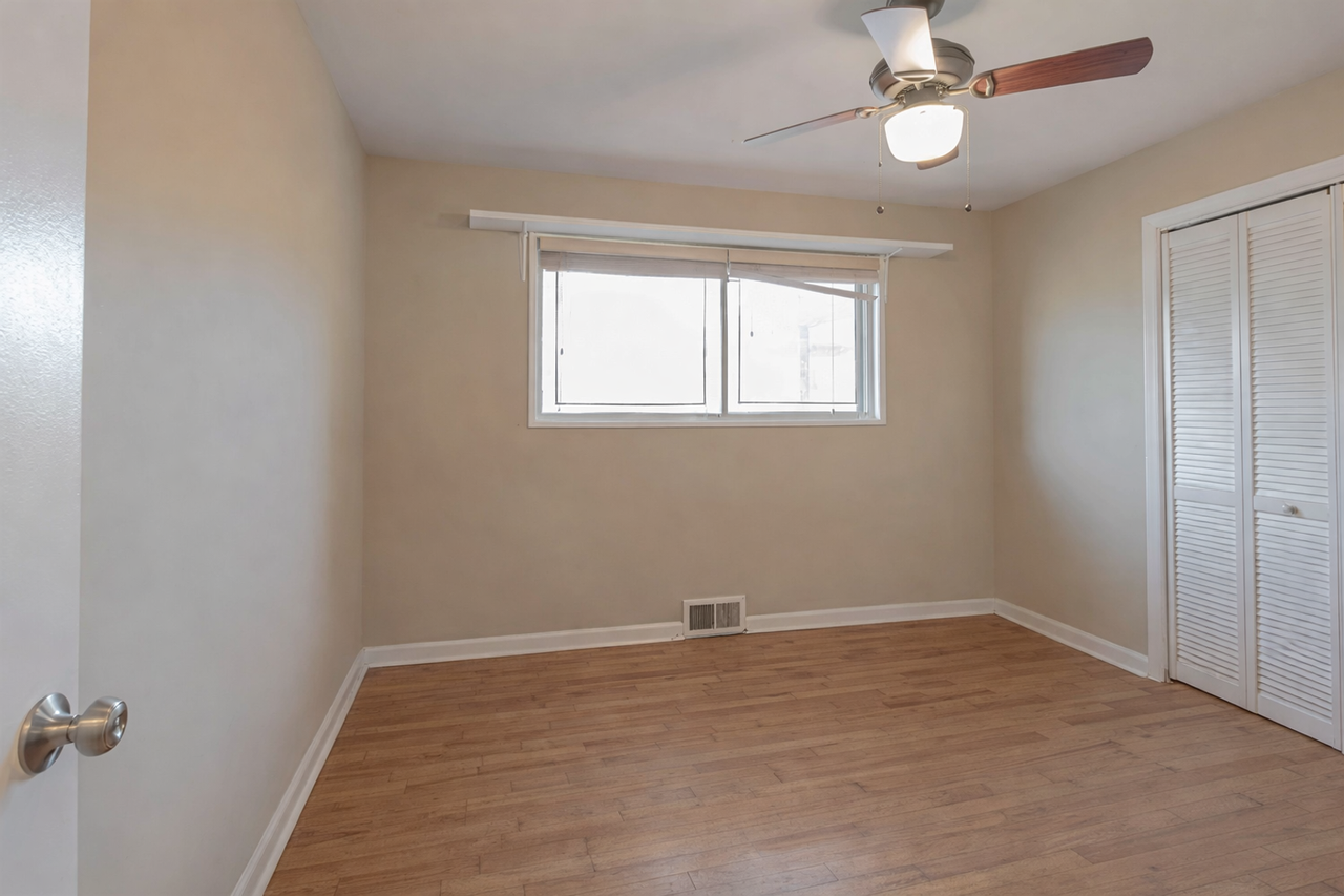 465 Meadowcrest Cir - Photo 4 of 13