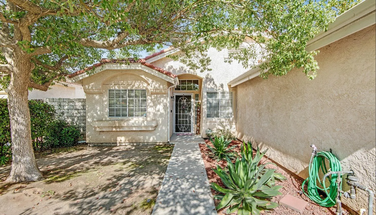 8708 Fox Run Dr - Photo 2 of 9