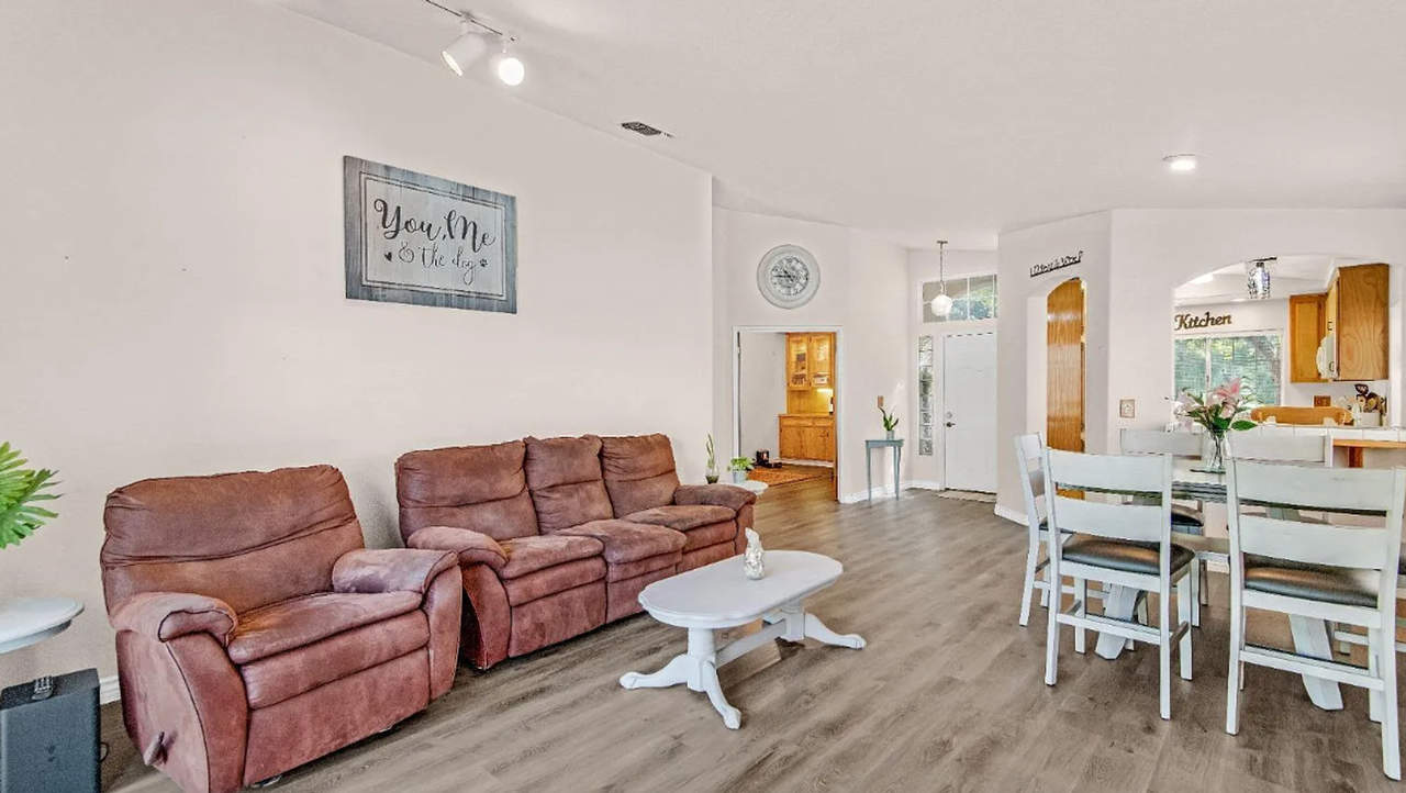 8708 Fox Run Dr - Photo 3 of 9