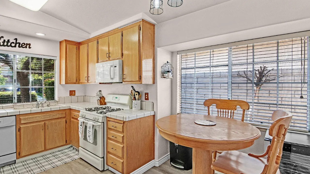 8708 Fox Run Dr - Photo 5 of 9