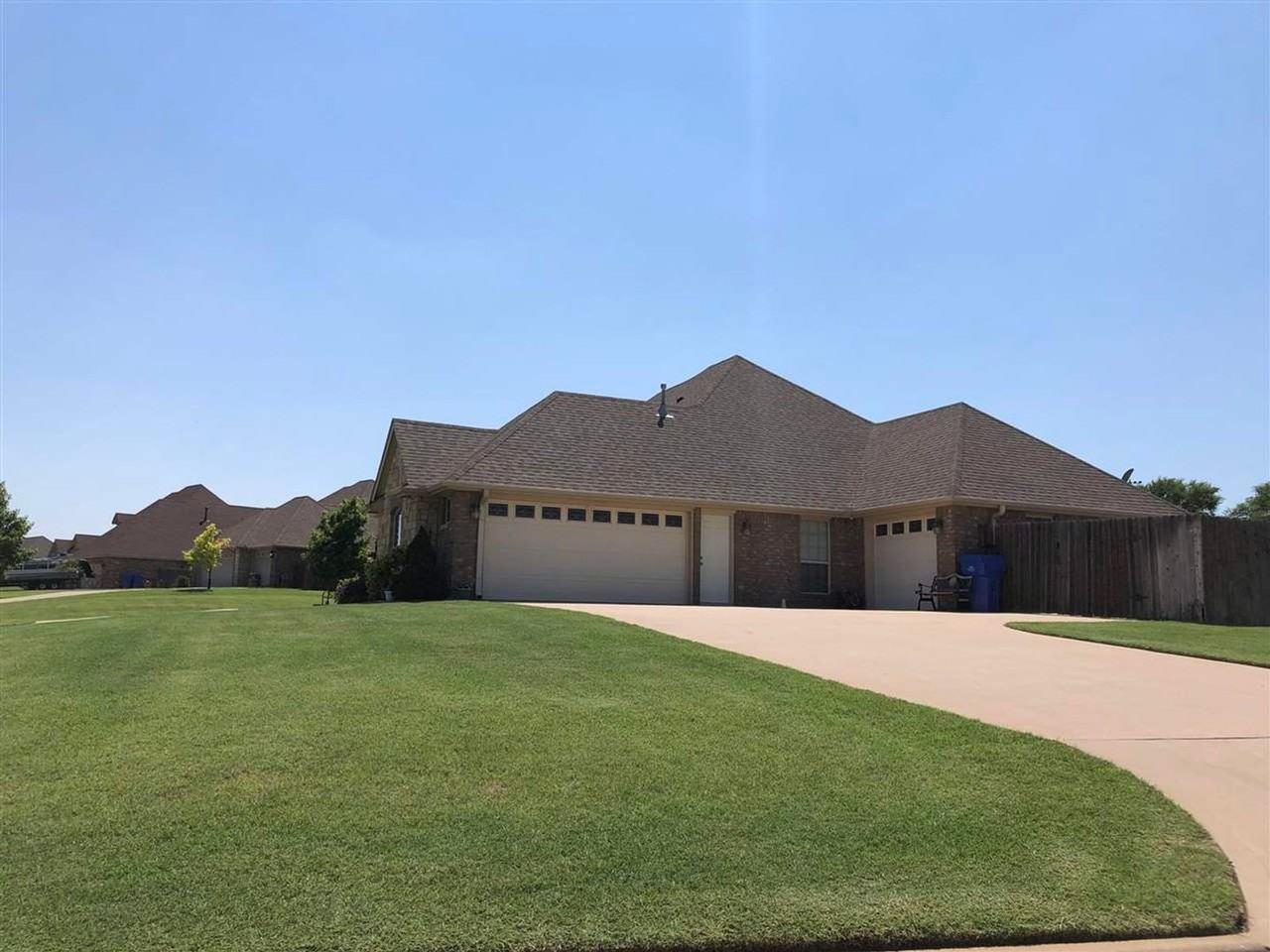 1001 Hummingbird Dr - Photo 2 of 14