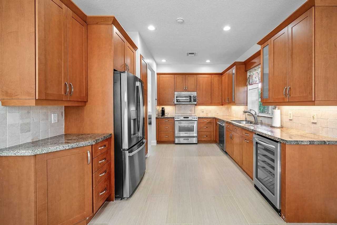5855 Nw 42nd Way - Photo 4 of 29