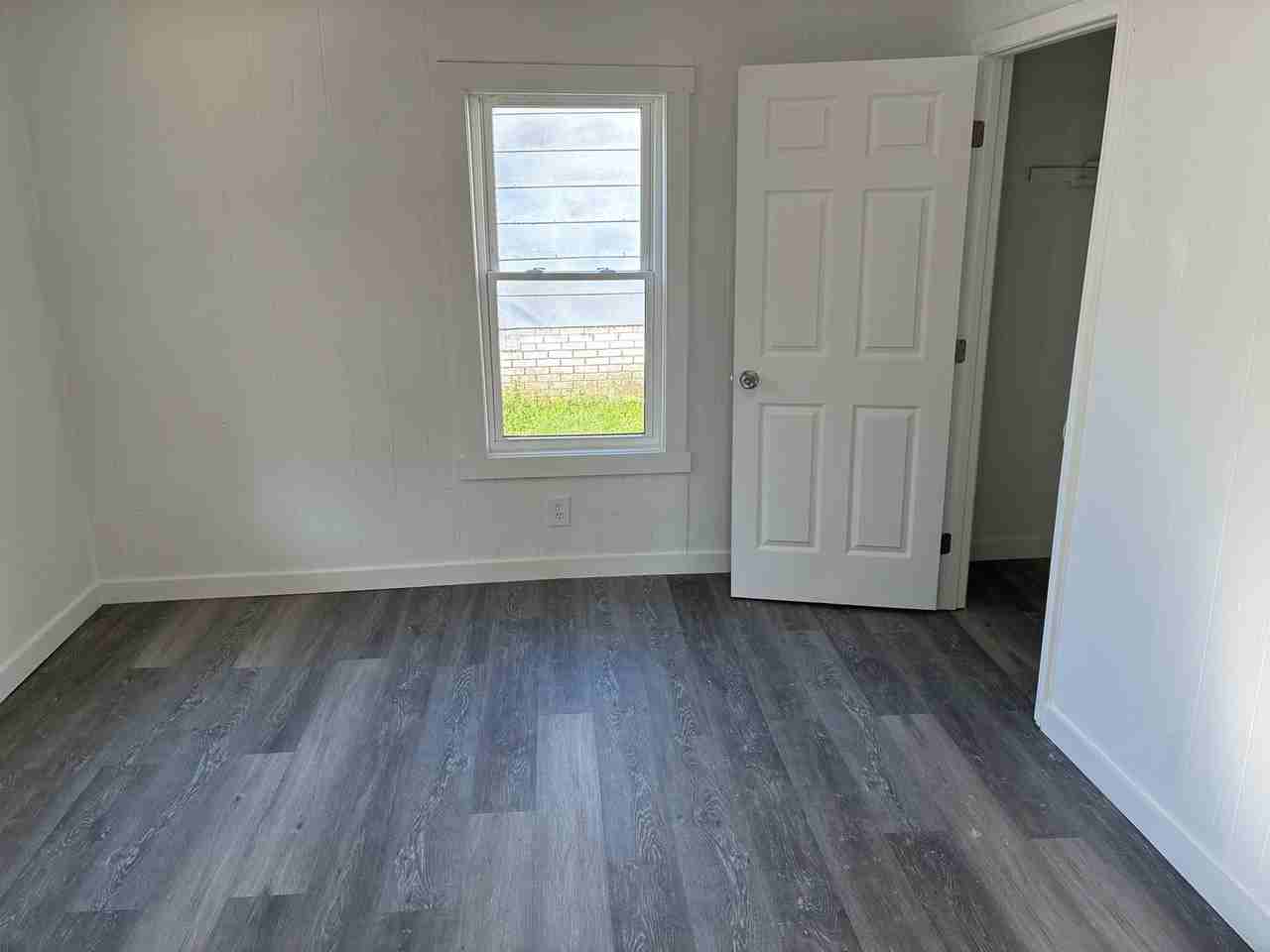 702 Saint Paul St - Photo 3 of 8