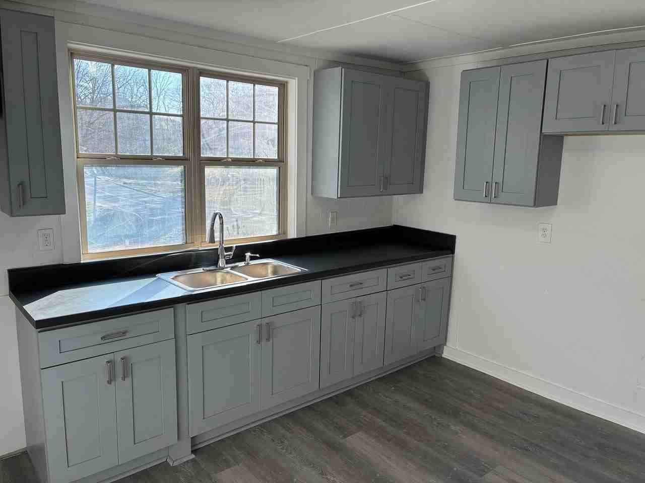 702 Saint Paul St - Photo 5 of 8