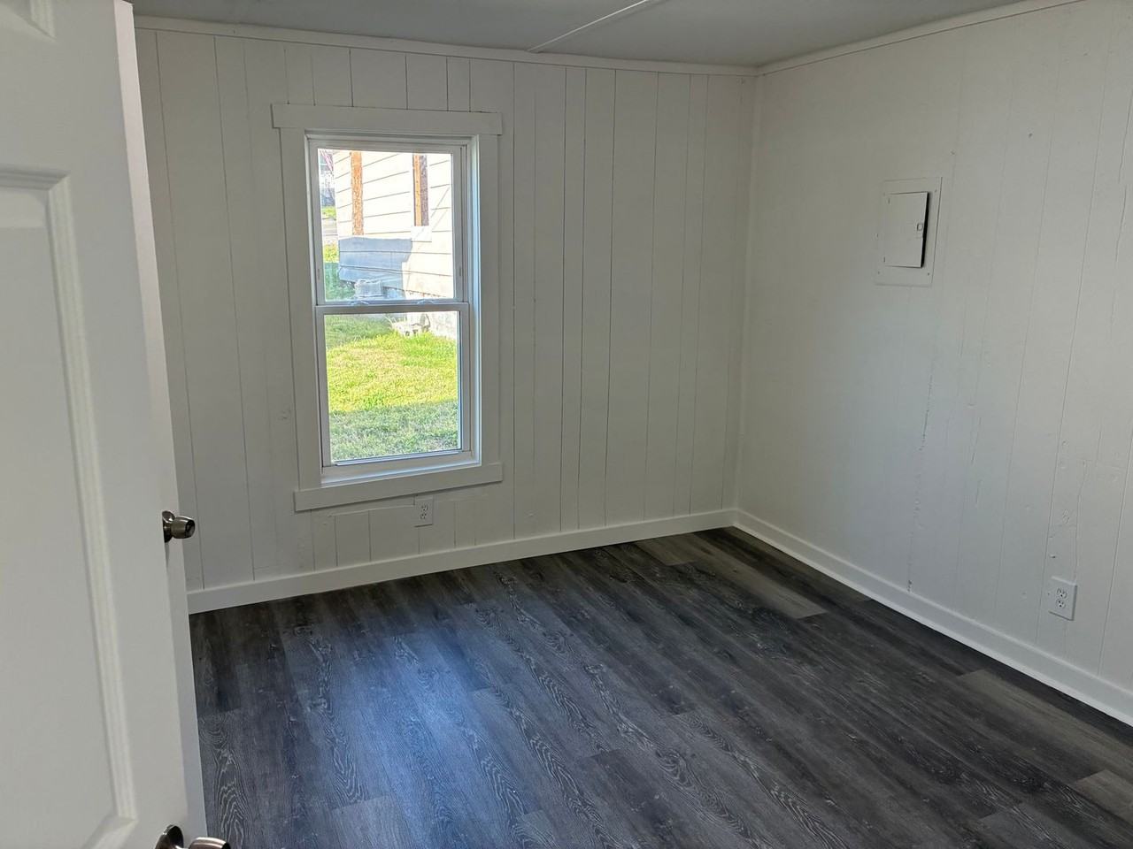 702 Saint Paul St - Photo 6 of 8