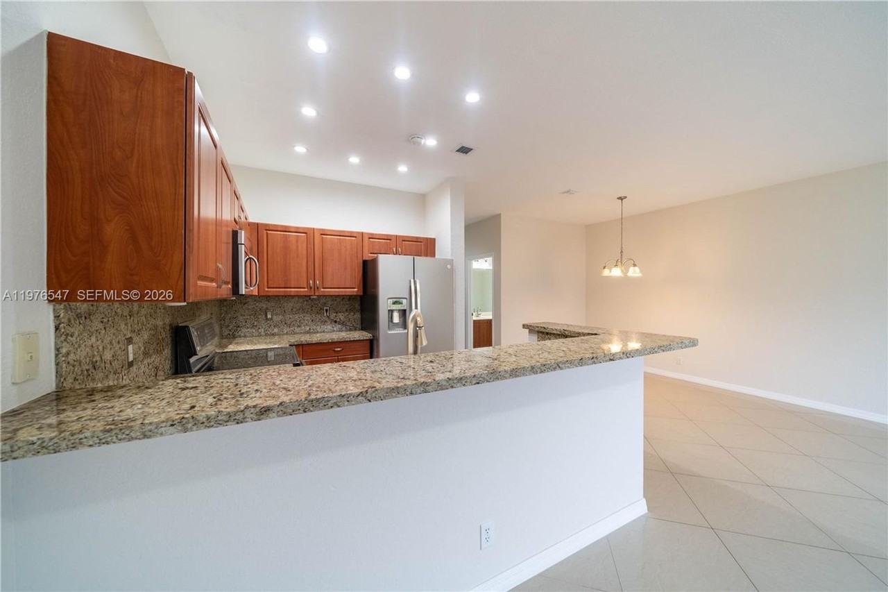 5327 Sw 40th Ave - Photo 5 of 26