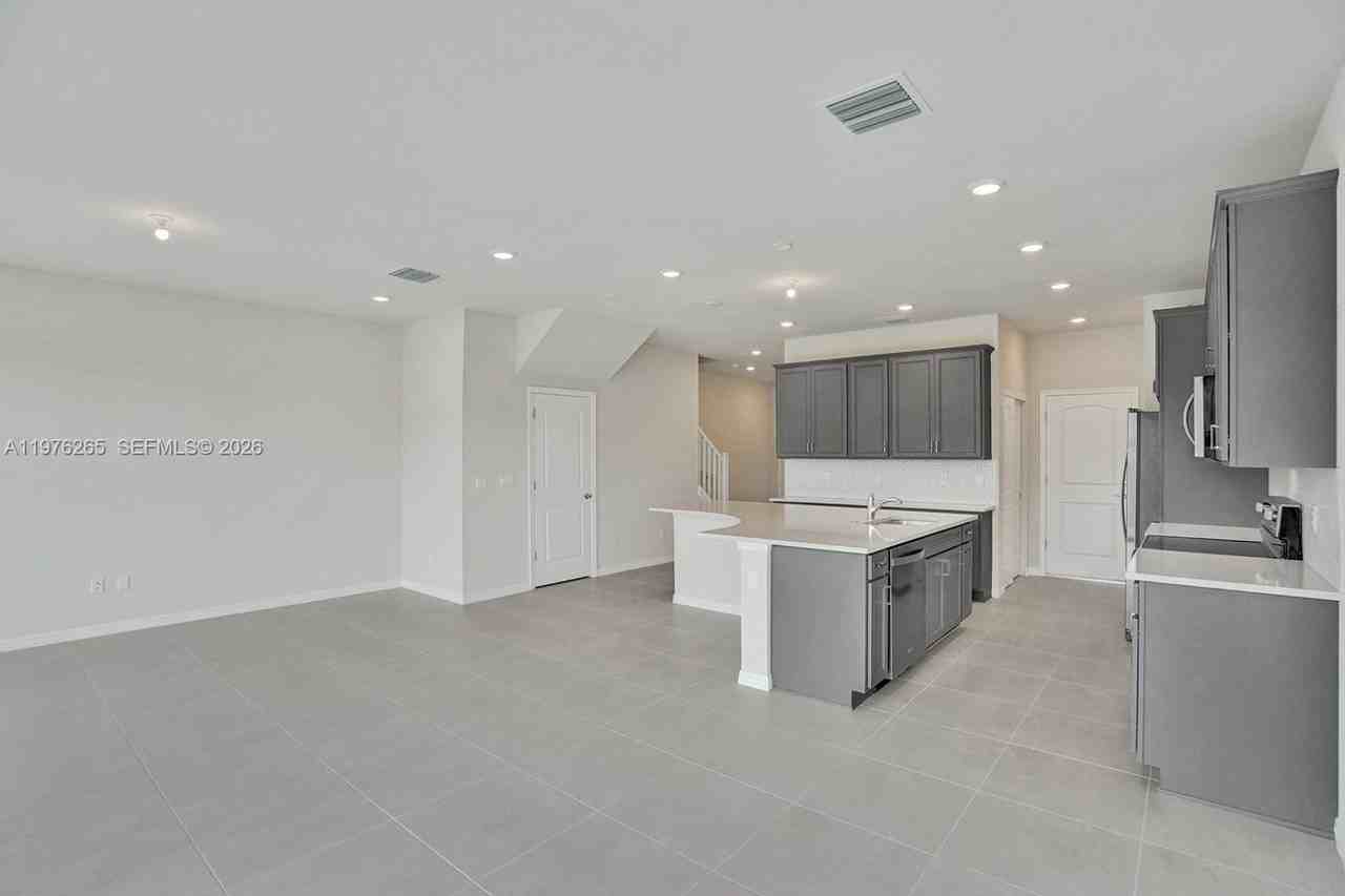 2202 Appleton Cir S - Photo 6 of 30