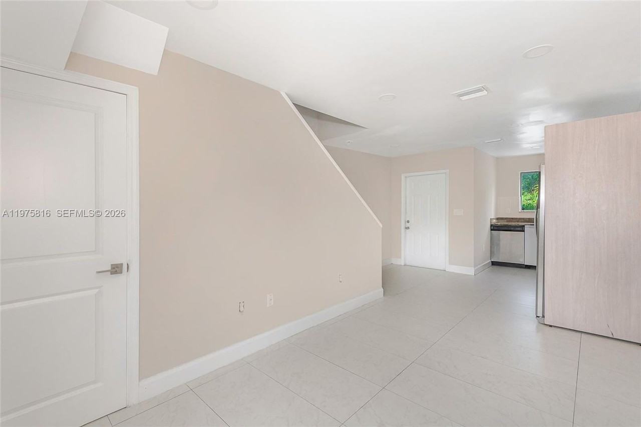 813 Nw 3rd Ave - Photo 5 of 23