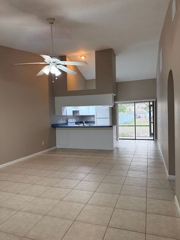 1714 Sw 15th Pl - Photo 7 of 17