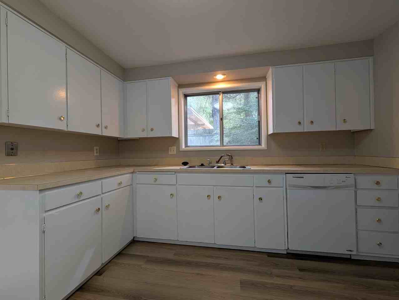 1715 Mclean Blvd - Photo 7 of 20