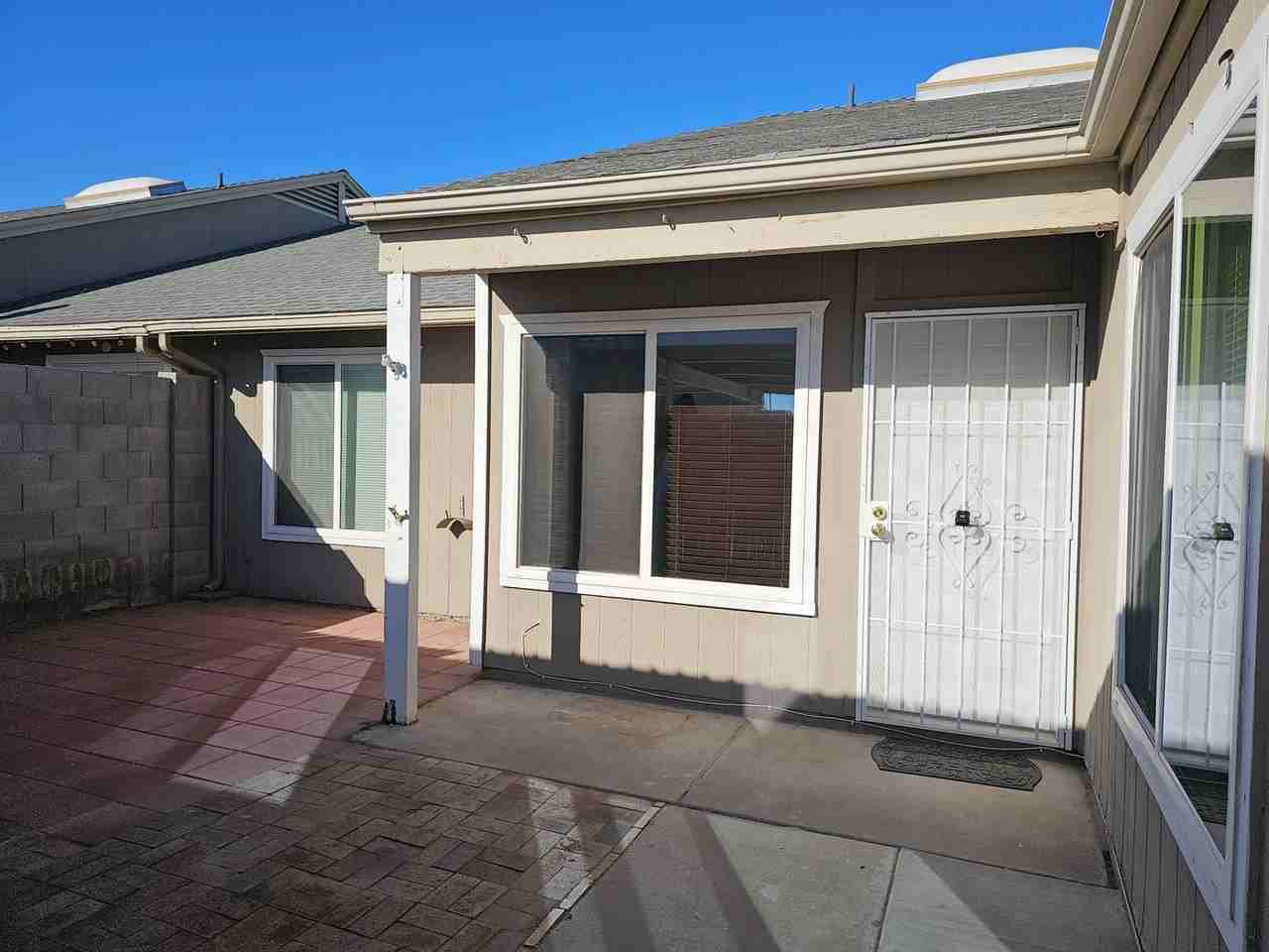 6840 S 44th Ct - Photo 2 of 17