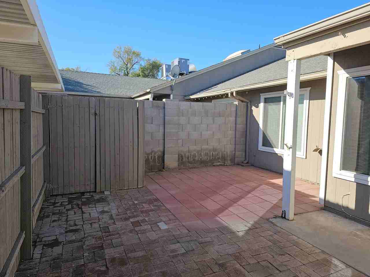 6840 S 44th Ct - Photo 3 of 17