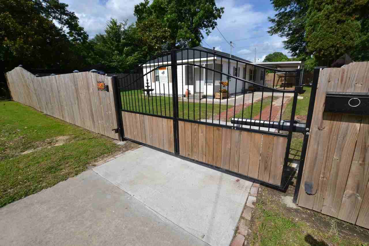 9516 Gassie St - Photo 2 of 29