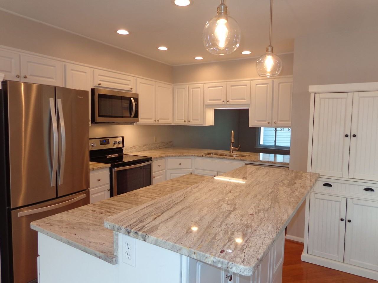 421 Terrace Ct - Photo 3 of 41