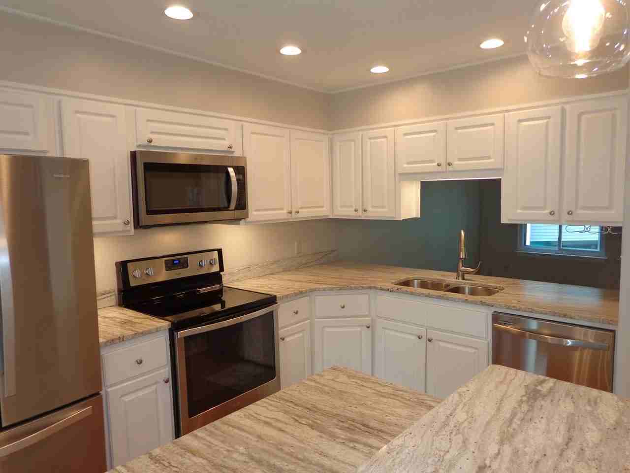 421 Terrace Ct - Photo 4 of 41