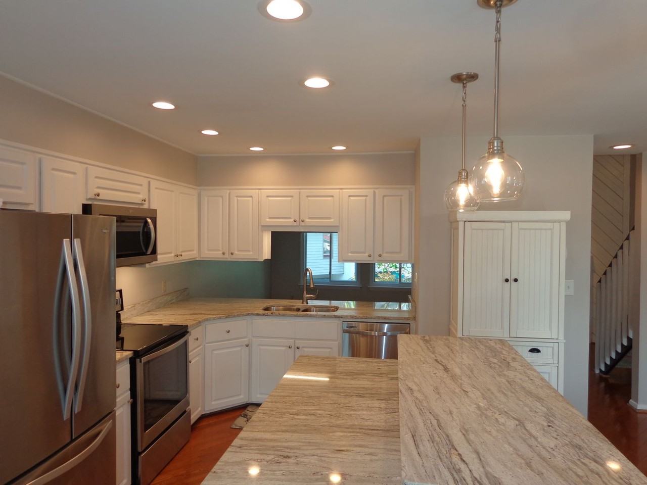 421 Terrace Ct - Photo 5 of 41