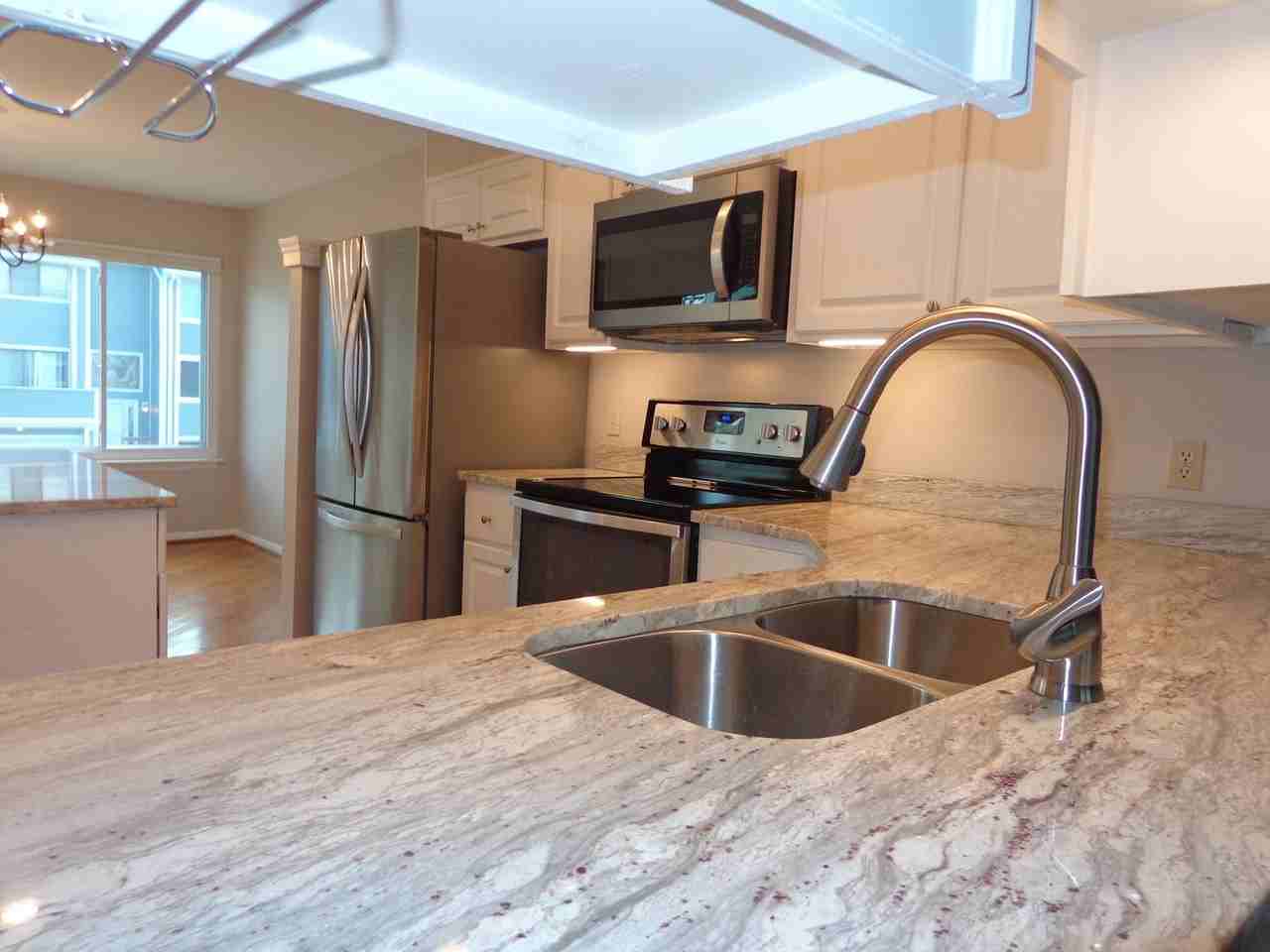 421 Terrace Ct - Photo 6 of 41