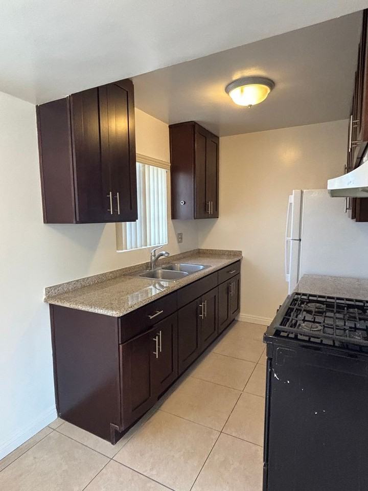 5245 Via San Delarro St #B - Photo 7 of 15