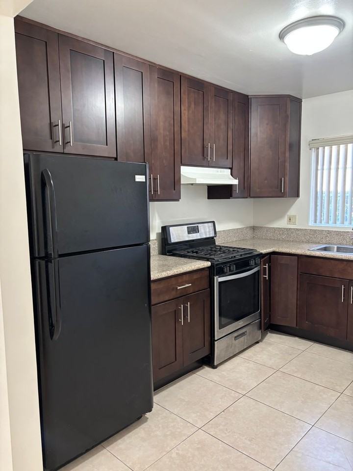 5245 Via San Delarro St #C - Photo 6 of 12